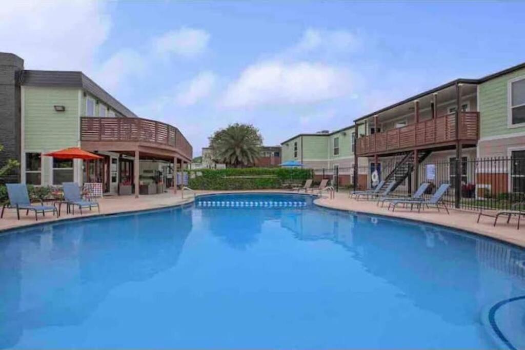 Beautiful/Spacious 2 Bedroom Houston Near Galleria 外观 照片